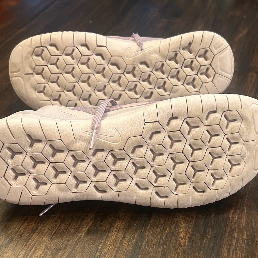 Women's Nike Free Run in Elemental Rose/Gunsmoke (worn once) - Picture 5 of 10